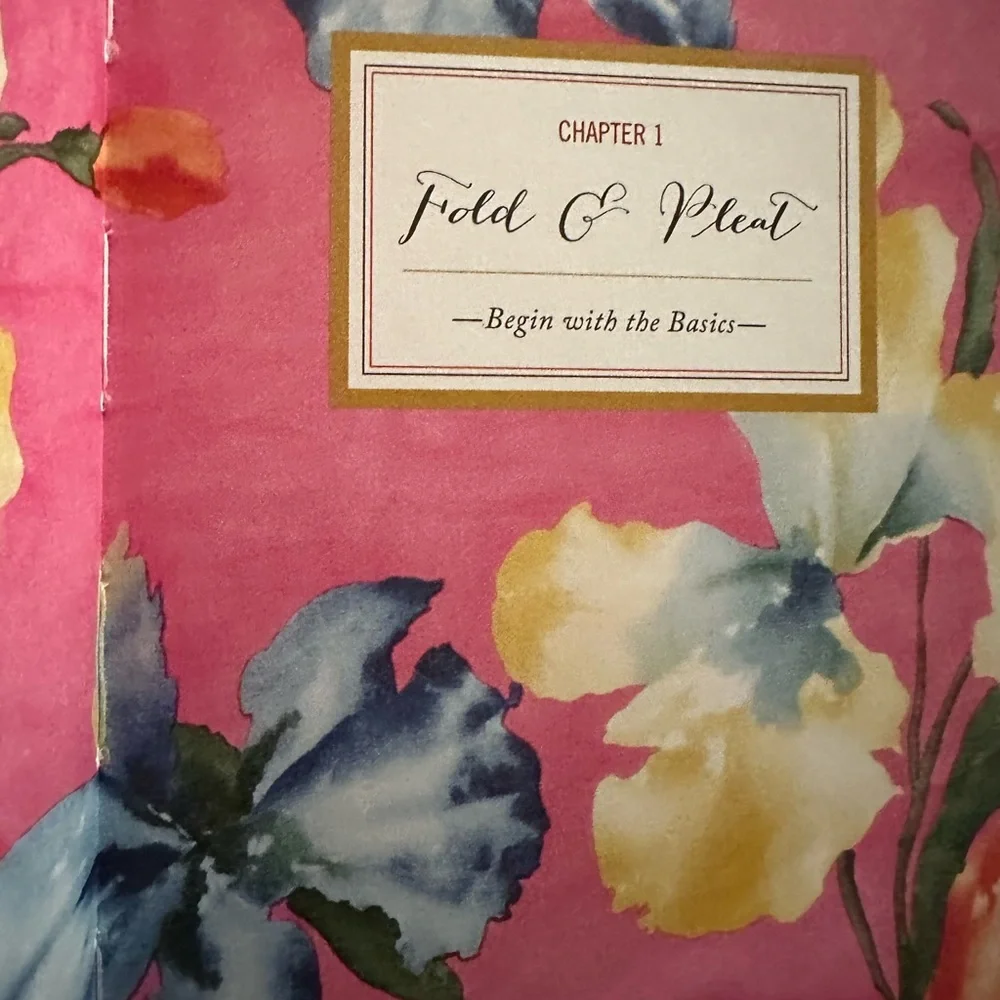 HOW to TIE a SCARF BOOK. Detailed pictures of 33 styles. Hermès ribbon bookmark. - Picture 3 of 14